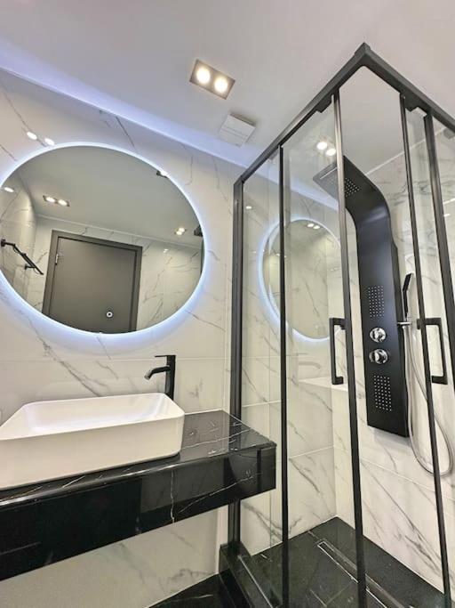 Oasis Luxury Apartments 埃雷特里亚 外观 照片