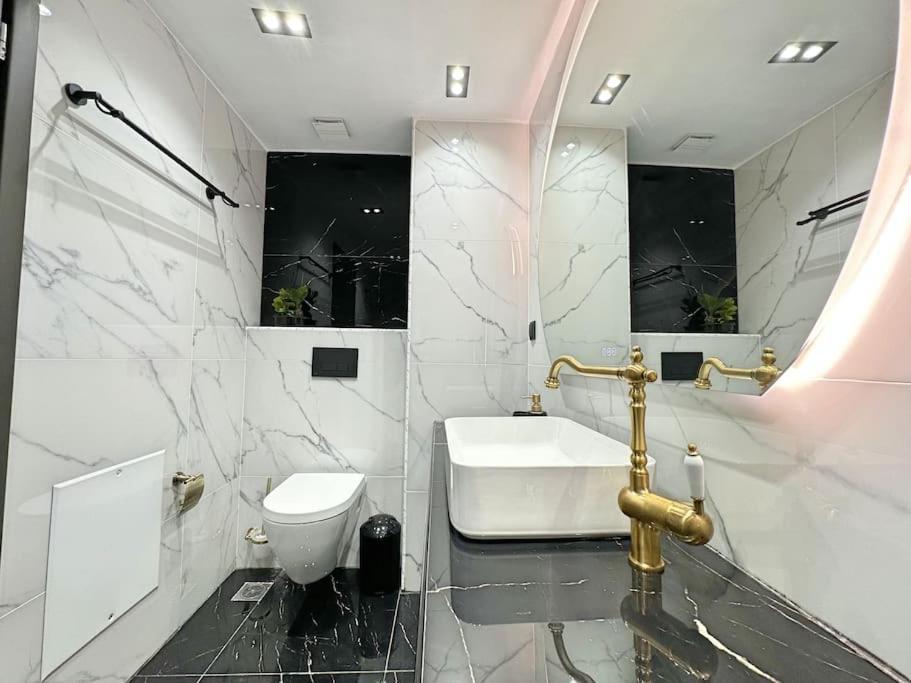 Oasis Luxury Apartments 埃雷特里亚 外观 照片